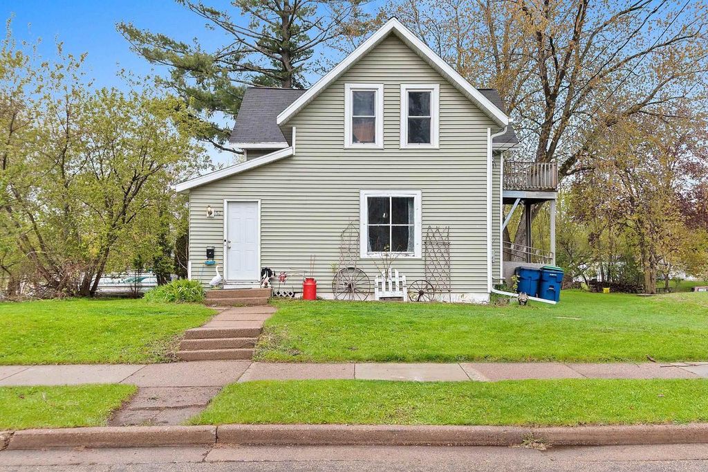 Photo of 63 N 12th STREET, Clintonville, WI 54929 (MLS # 50325350)