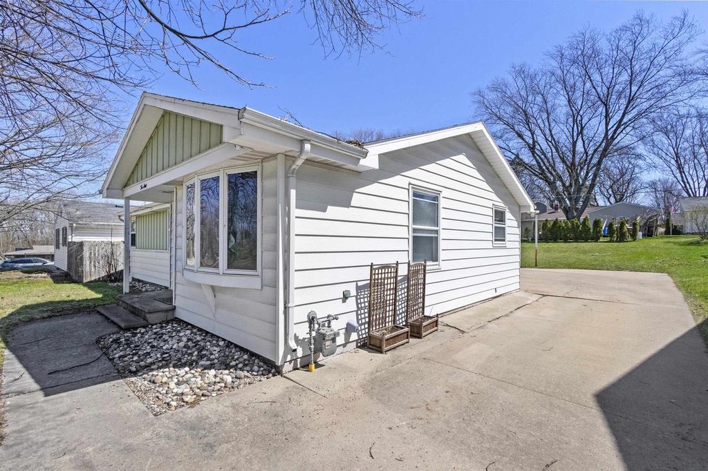Photo of 260 N Danz AVENUE, Green Bay, WI 54302 (MLS # 50324095)