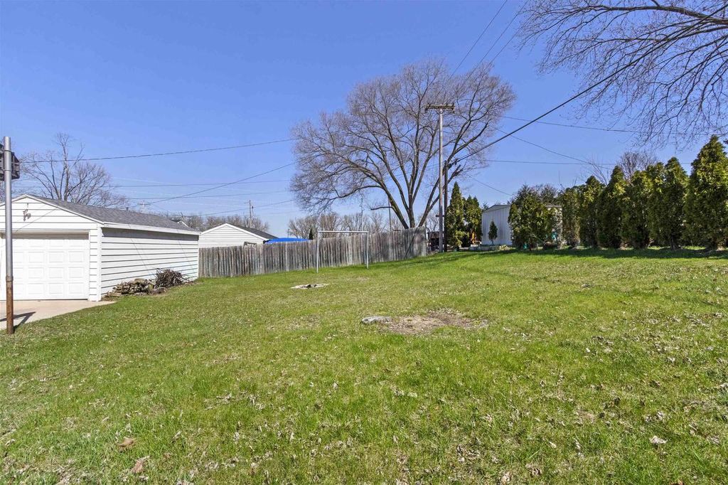 Photo of 260 N Danz AVENUE, Green Bay, WI 54302 (MLS # 50324095)