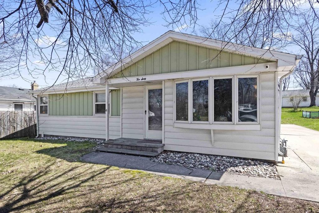 Photo of 260 N Danz AVENUE, Green Bay, WI 54302 (MLS # 50324095)