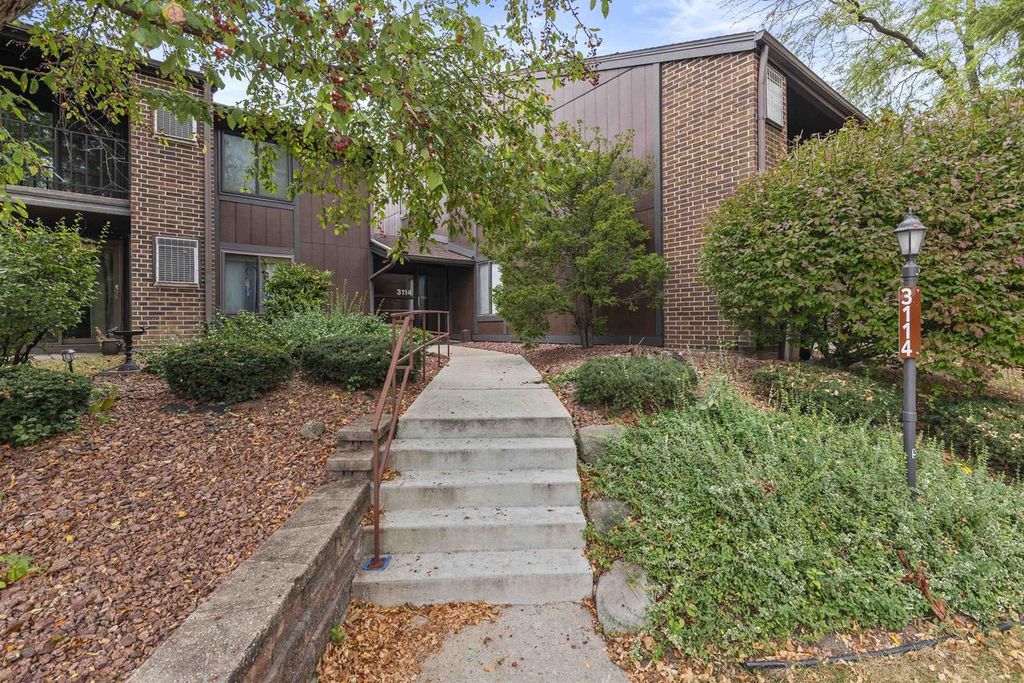 Photo of 3114 Creek View DRIVE #3, Middleton, WI 53562 (MLS # 2009441)