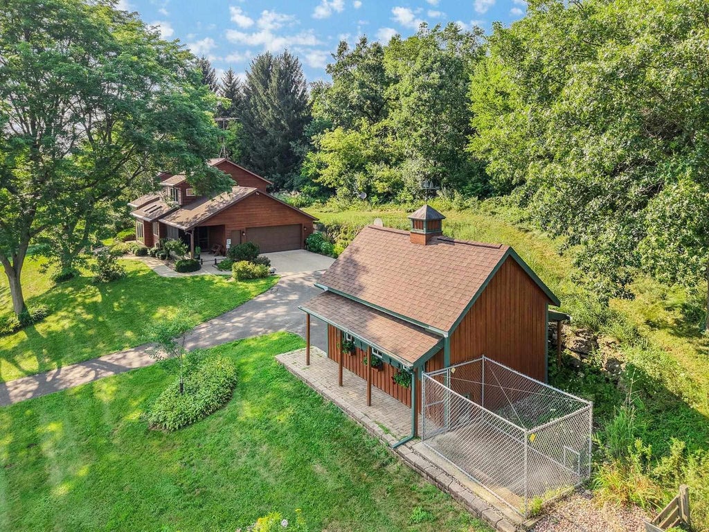 Photo of 10576 Mayflower ROAD, Mount Horeb, WI 53572 (MLS # 2029337)