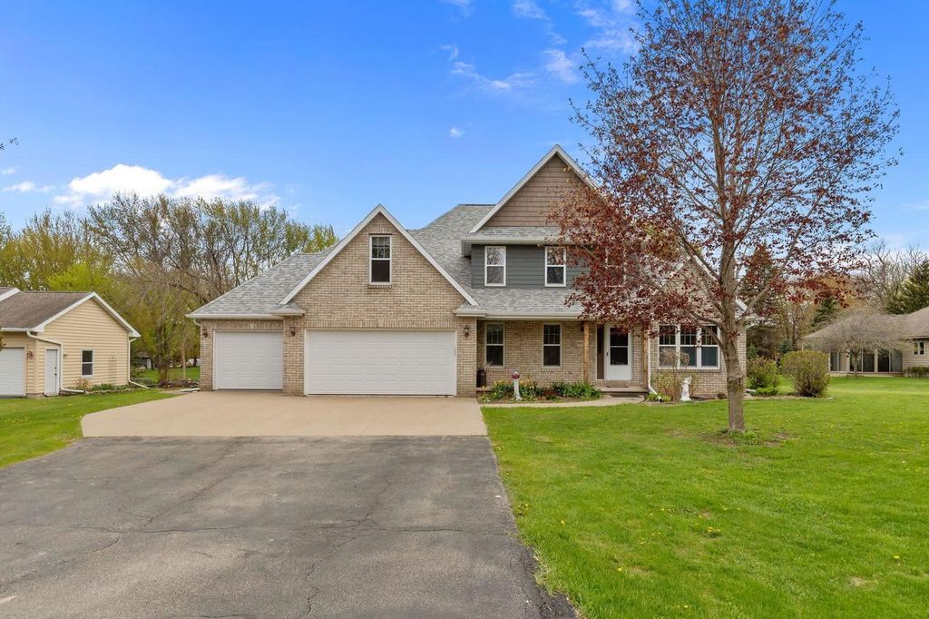 Photo of W6173 Long COURT, Appleton, WI 54914 (MLS # 50325034)