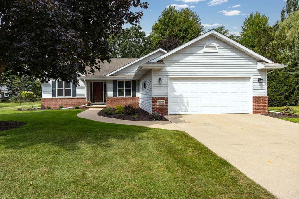 Photo of 339 Windingbrook DRIVE, Oshkosh, WI 54904 (MLS # 50331288)