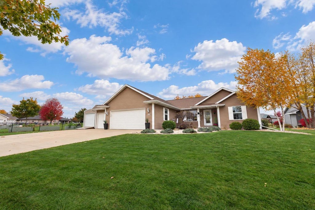 Photo of W6296 Elpaso DRIVE, Greenville, WI 54942 (MLS # 50335045)