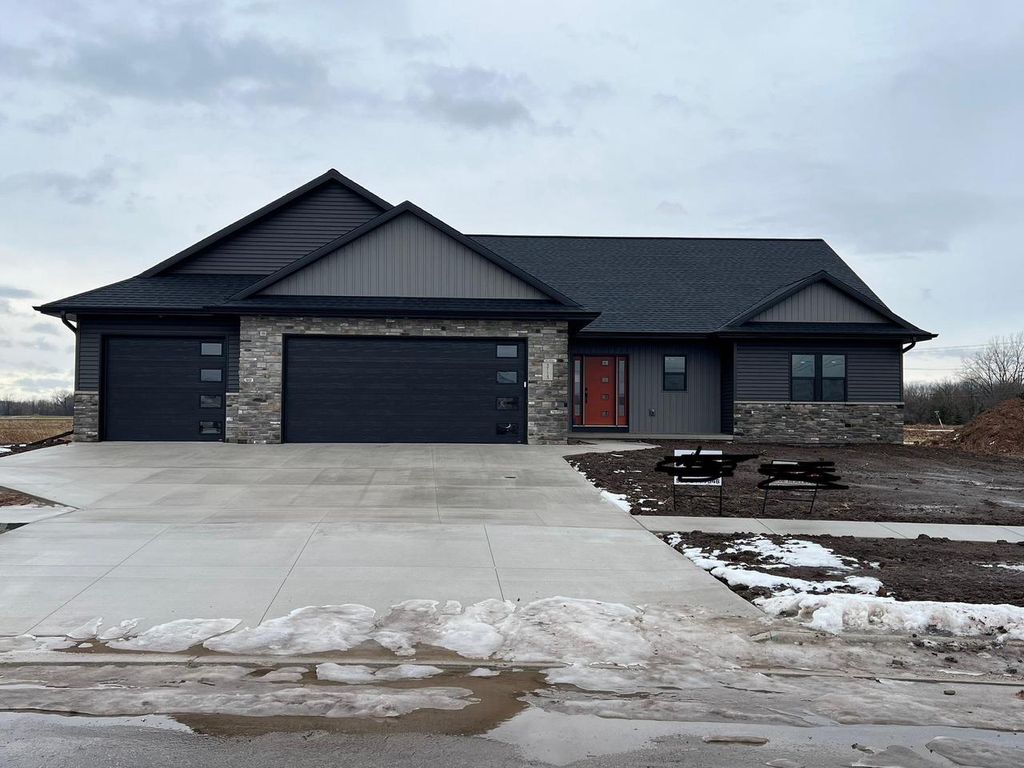 Photo of 3113 Toad Island TRAIL, De Pere, WI 54115 (MLS # 50319970)