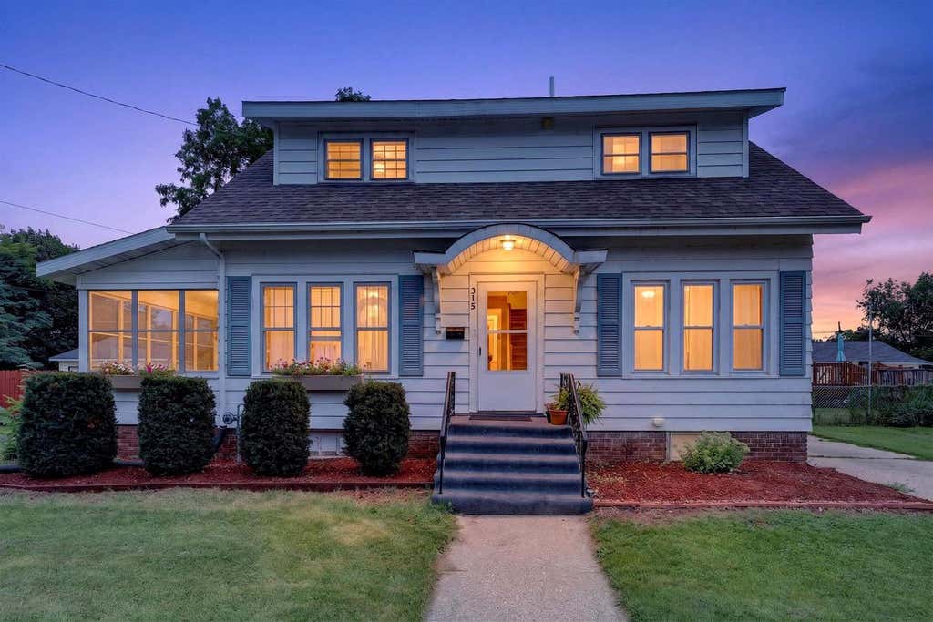 Photo of 315 N Chatham STREET, Janesville, WI 53548 (MLS # 2030616)