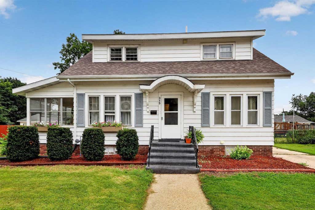 Photo of 315 N Chatham STREET, Janesville, WI 53548 (MLS # 2030616)