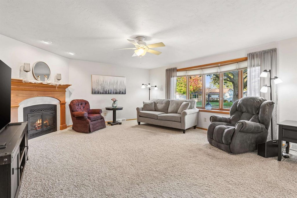 Photo of 613 Sunset AVENUE, Kaukauna, WI 54130 (MLS # 50334723)