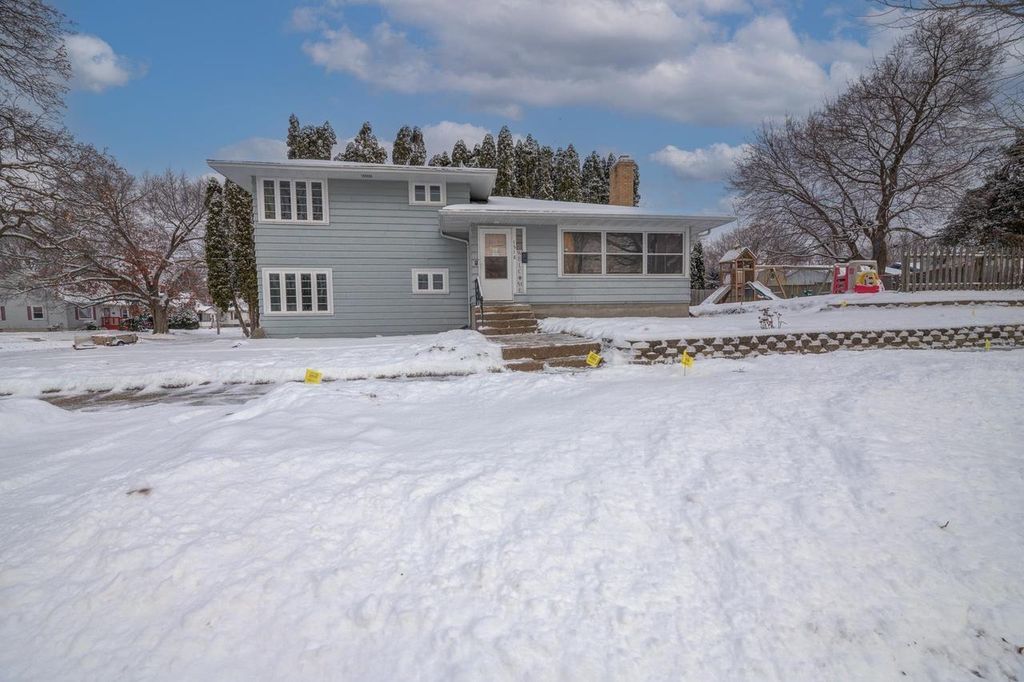 Photo of 1518 Laurel AVENUE, Janesville, WI 53548 (MLS # 2015088)