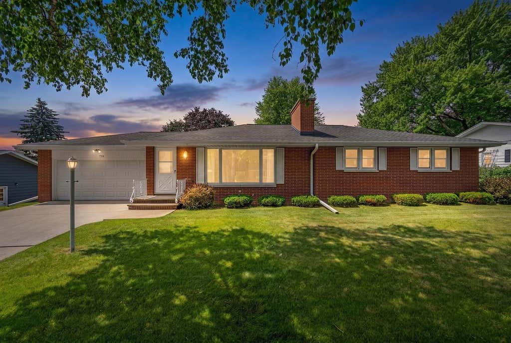 Photo of 935 Marvelle LANE, Green Bay, WI 54304 (MLS # 50329025)