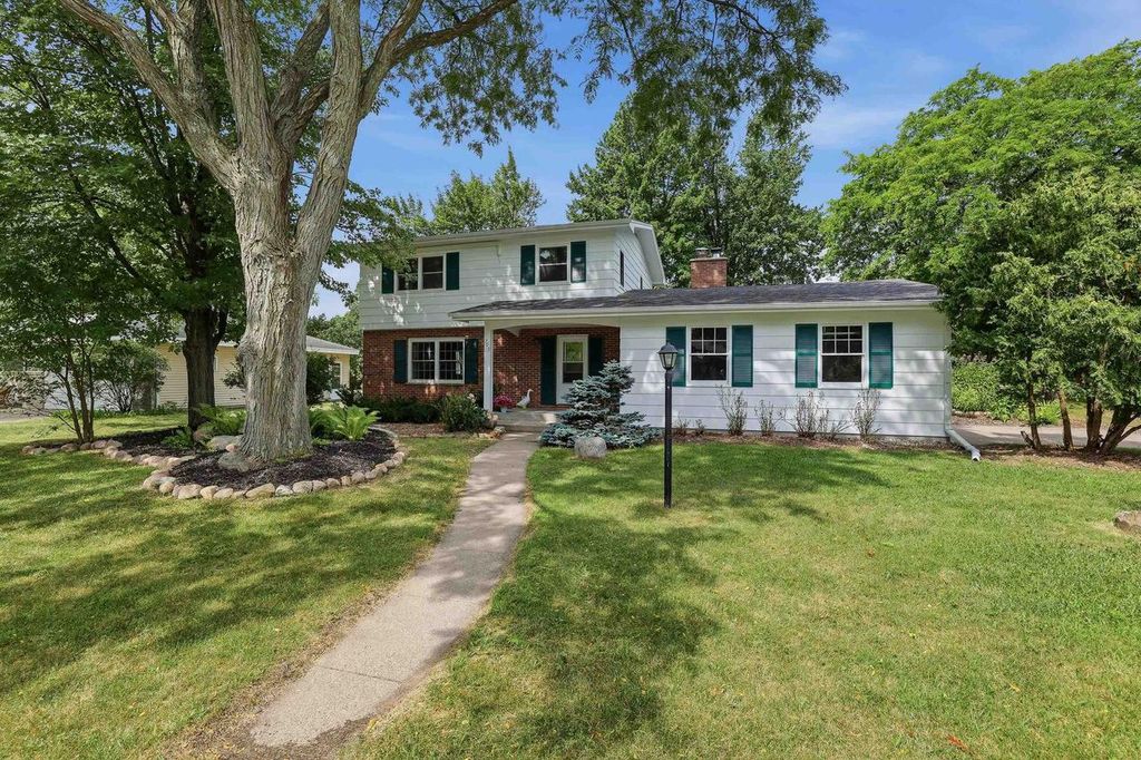 Photo of 703 Sunset AVENUE, Stevens Point, WI 54481 (MLS # 22603434)