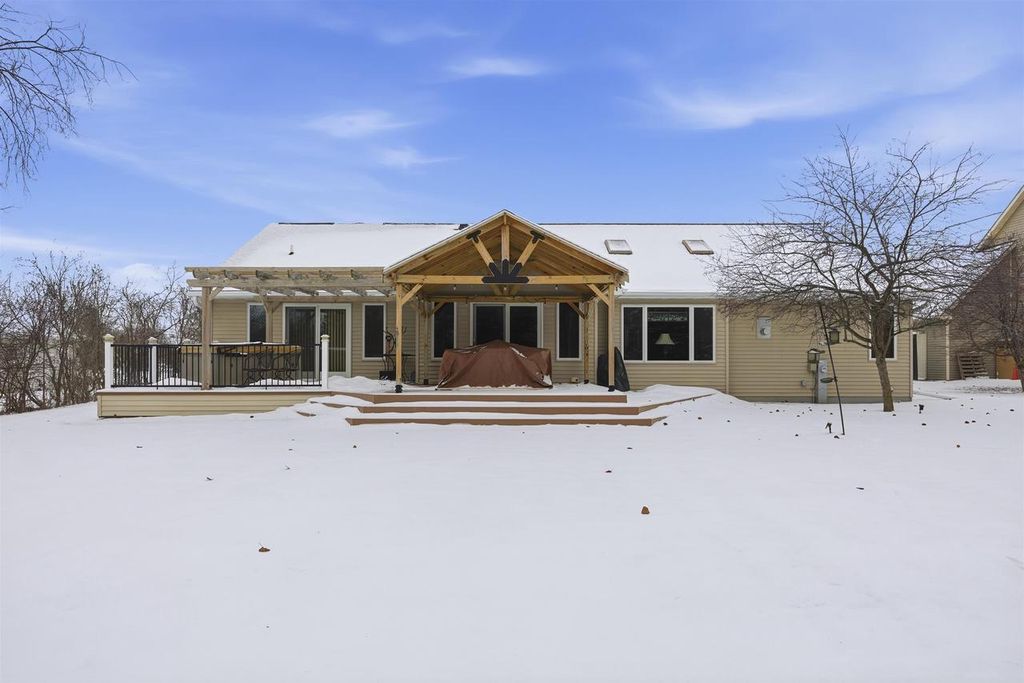 Photo of W5946 Sweet Pea DRIVE, Appleton, WI 54915 (MLS # 50319552)
