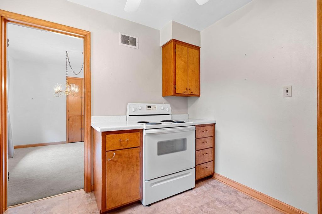 Photo of 6339 N Bay Ridge AVENUE, Whitefish Bay, WI 53217 (MLS # 50324060)