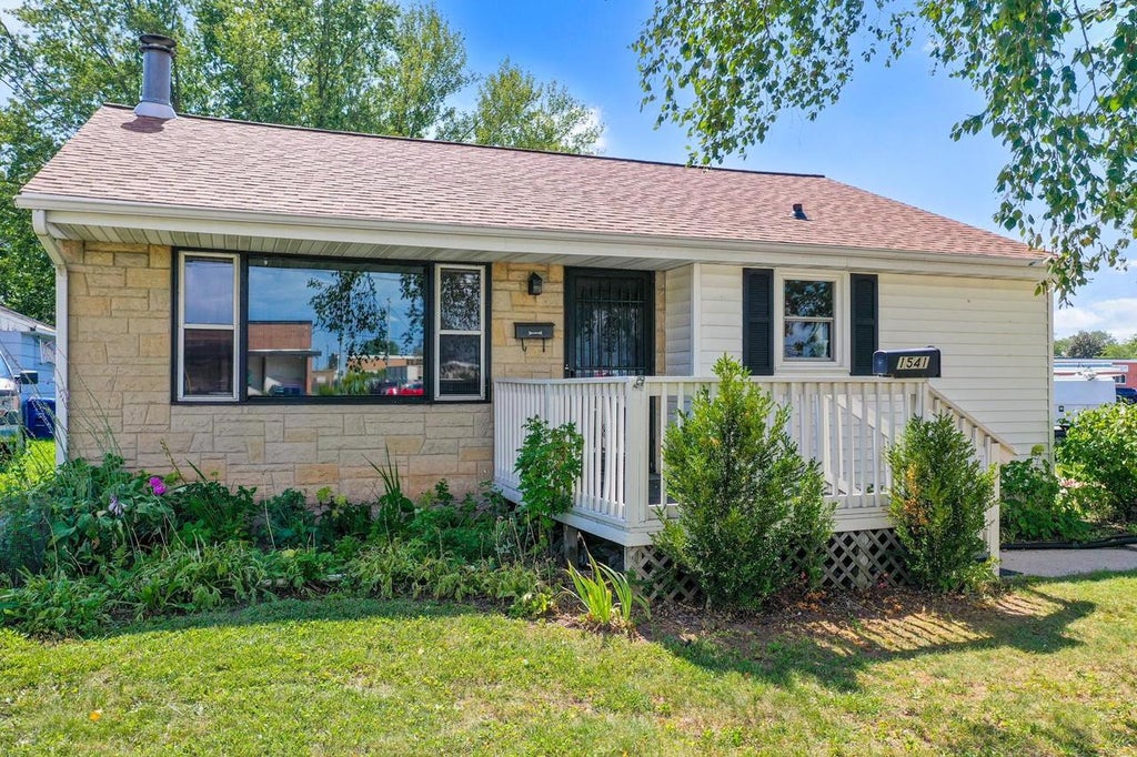 Photo of 1541 Western AVENUE, Green Bay, WI 54303 (MLS # 50331762)
