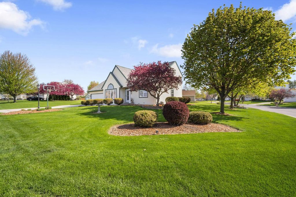 Photo of W143N9776 Ridgewood LANE, Germantown, WI 53022 (MLS # 1961016)