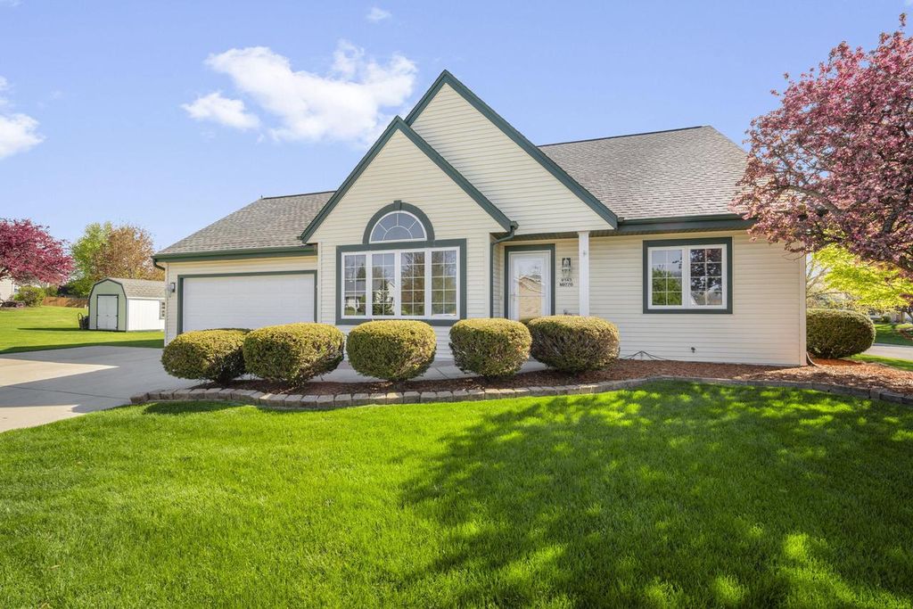 Photo of W143N9776 Ridgewood LANE, Germantown, WI 53022 (MLS # 1961016)