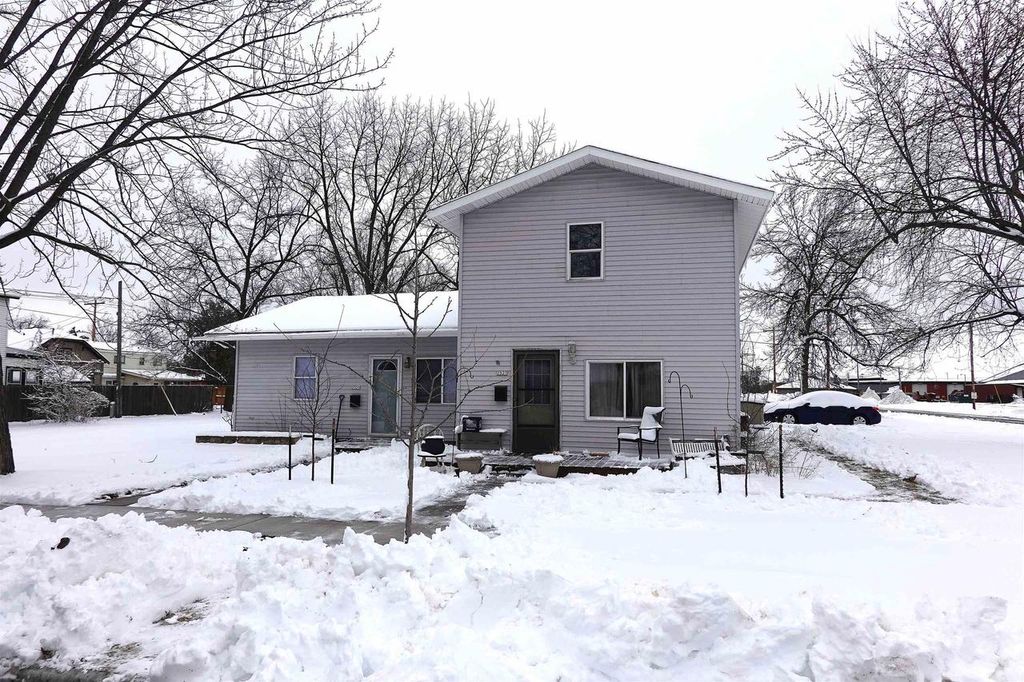 Photo of 2325-2327 East AVENUE, Stevens Point, WI 54481 (MLS # 22600868)