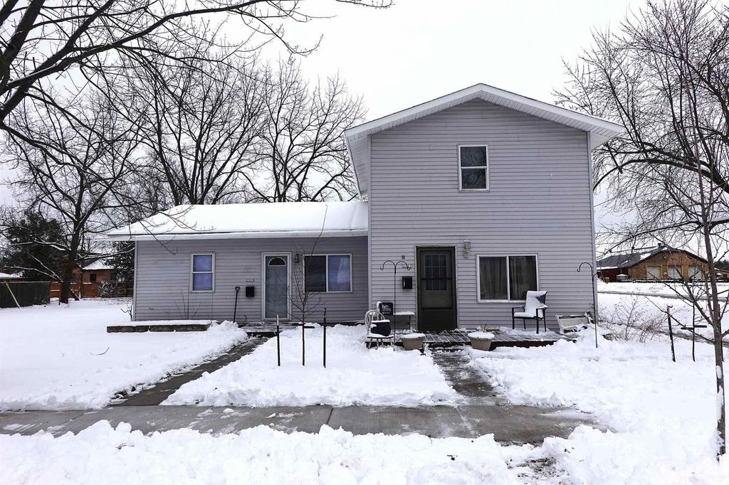 Photo of 2325-2327 East AVENUE, Stevens Point, WI 54481 (MLS # 22600868)