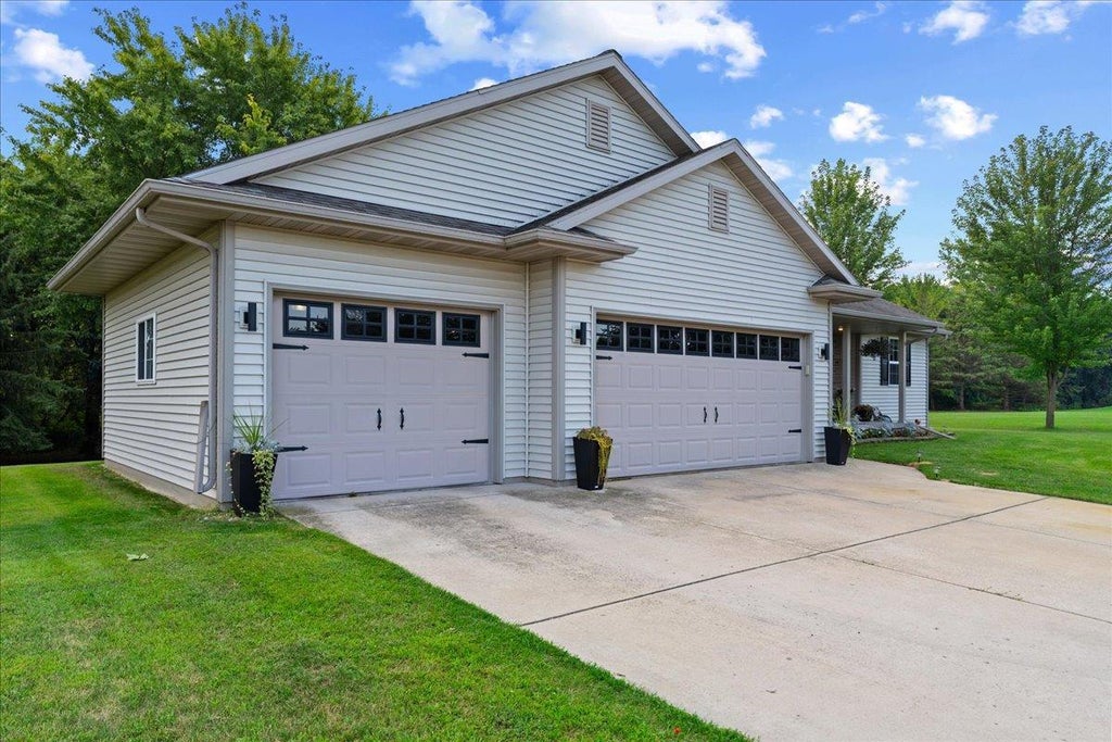 Photo of 215 W Haven COURT, Luxemburg, WI 54217 (MLS # 50332034)