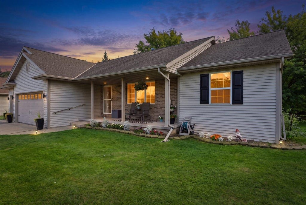 Photo of 215 W Haven COURT, Luxemburg, WI 54217 (MLS # 50332034)