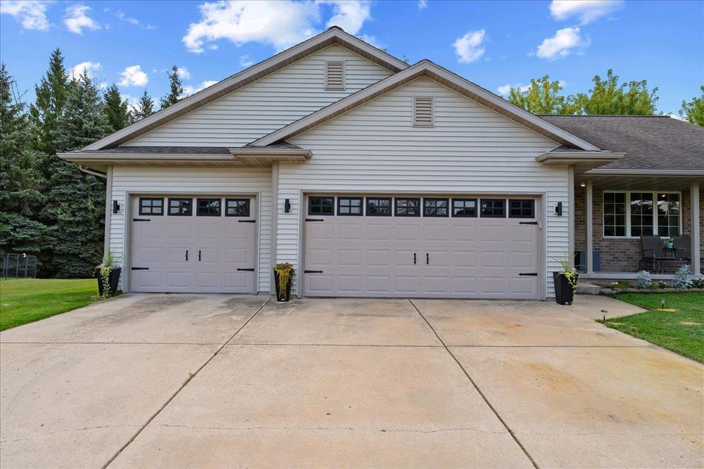 Photo of 215 W Haven COURT, Luxemburg, WI 54217 (MLS # 50332034)