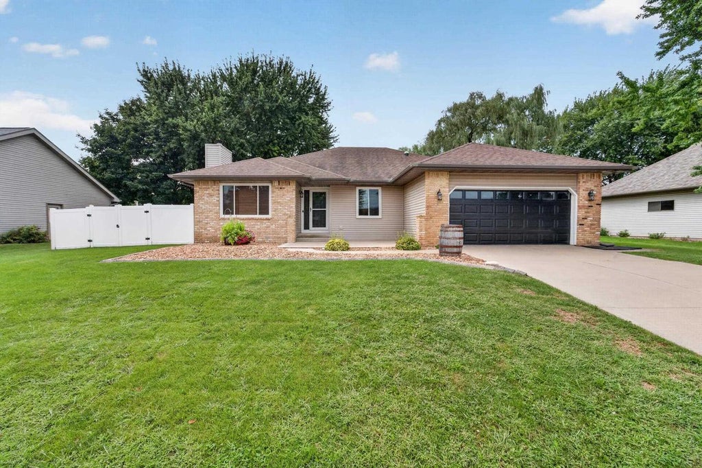 Photo of 408 Pinehurst DRIVE, Waunakee, WI 53597 (MLS # 2032232)