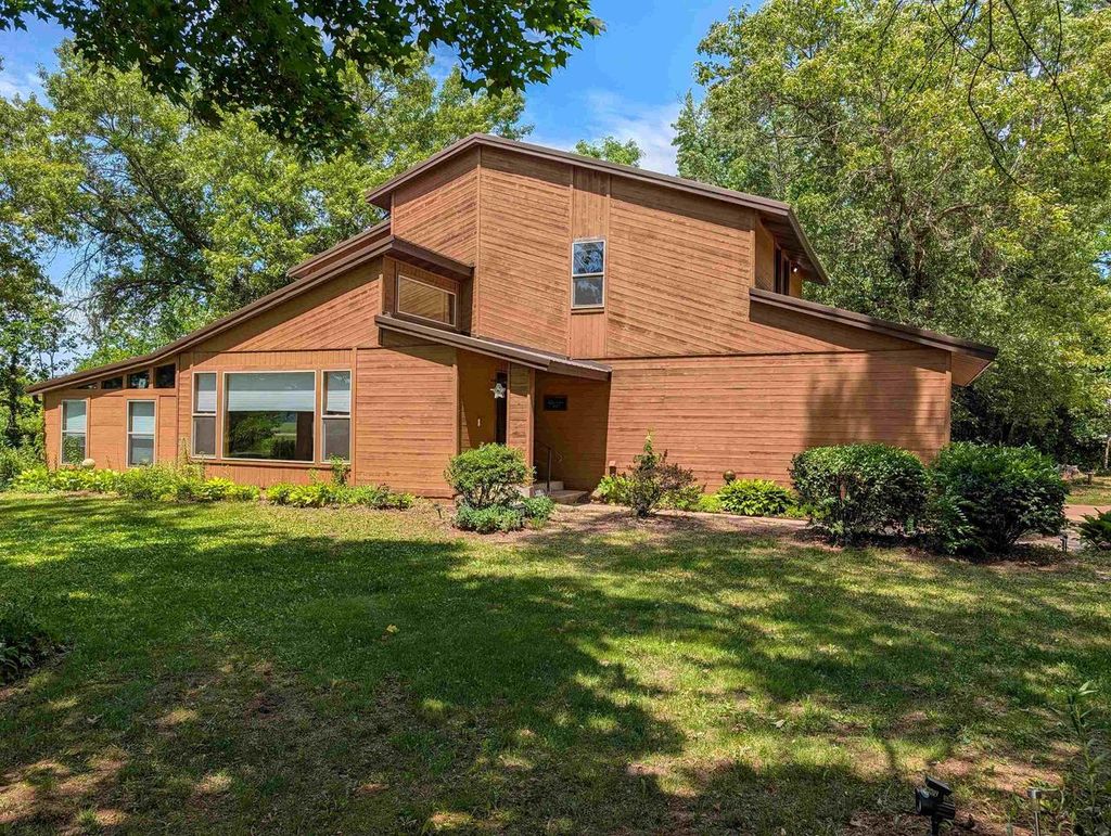 Photo of 812 80-133 ROAD, Avoca, WI 53506 (MLS # 2025088)