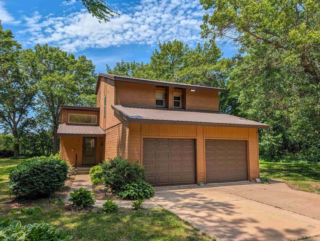 Photo of 812 80-133 ROAD, Avoca, WI 53506 (MLS # 2025088)