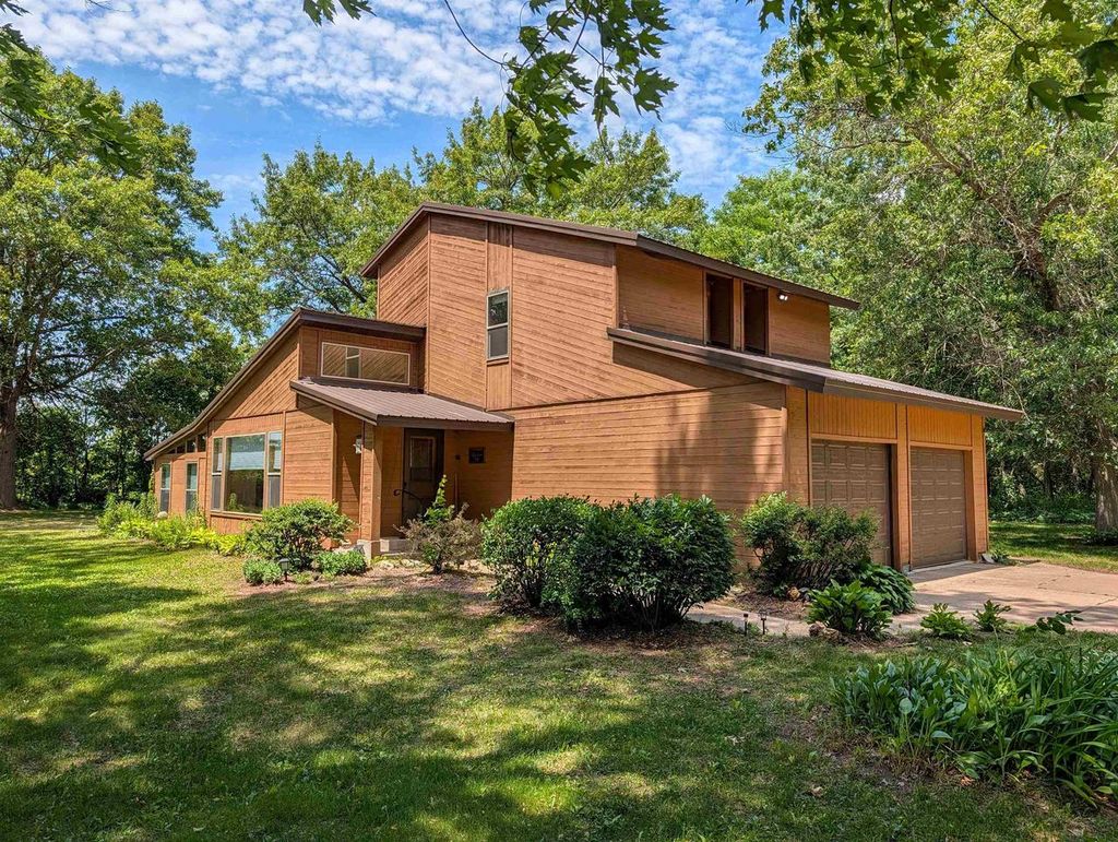 Photo of 812 80-133 ROAD, Avoca, WI 53506 (MLS # 2025088)