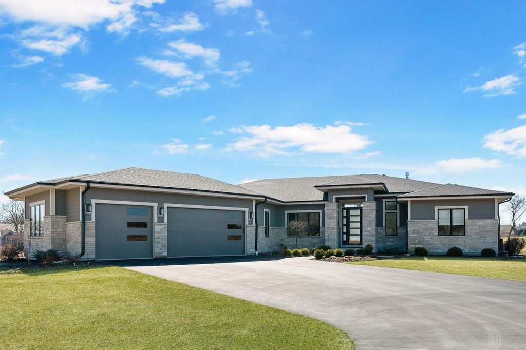 Photo of S17W30381 Hazeltine COURT, Waukesha, WI 53188 (MLS # 1957376)