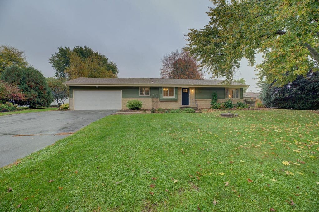 Photo of 4112 N Galaxy DRIVE, Janesville, WI 53546 (MLS # 2034428)