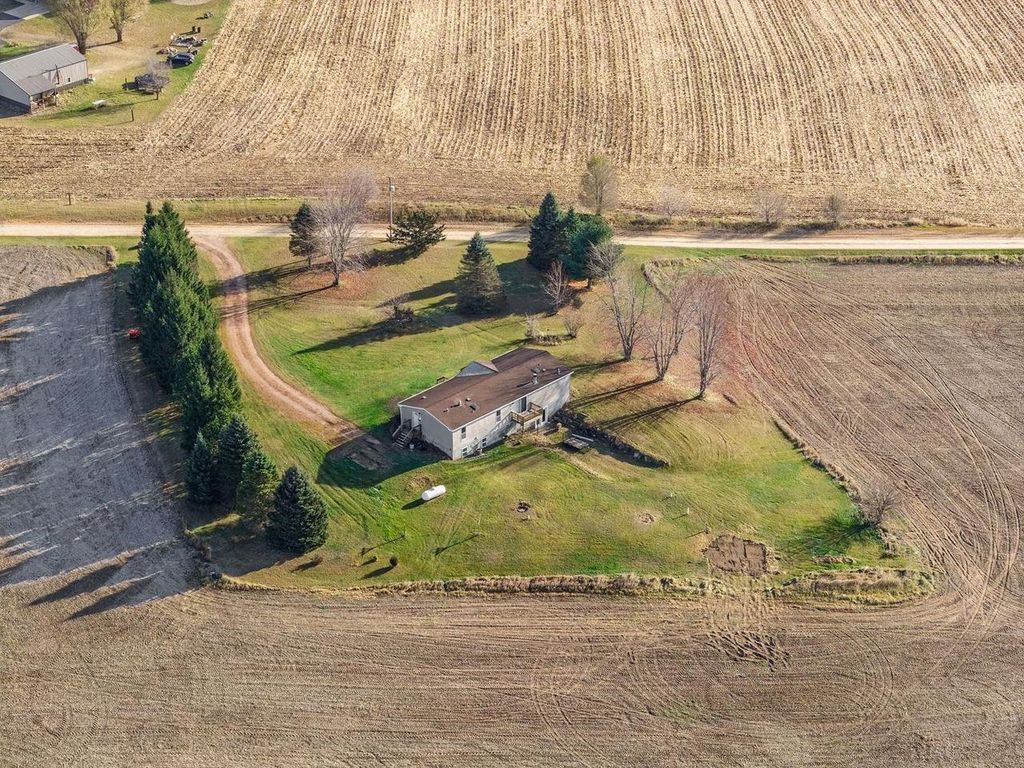 Photo of W5685 County Road O, Endeavor, WI 53930 (MLS # 2012950)