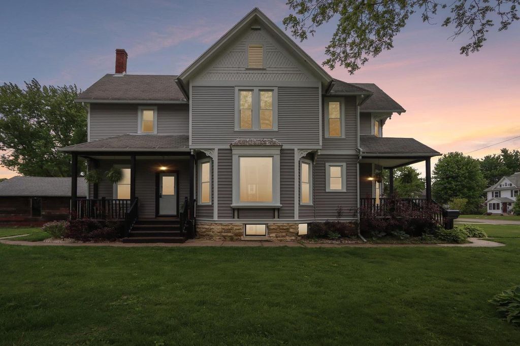 Photo of 315 Park AVENUE, Prairie Du Sac, WI 53578 (MLS # 2024302)