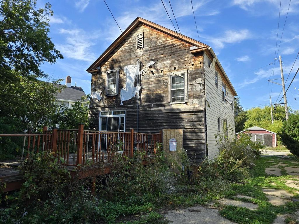 Photo of 2457 W Congress STREET #2459, Milwaukee, WI 53209 (MLS # 1938163)