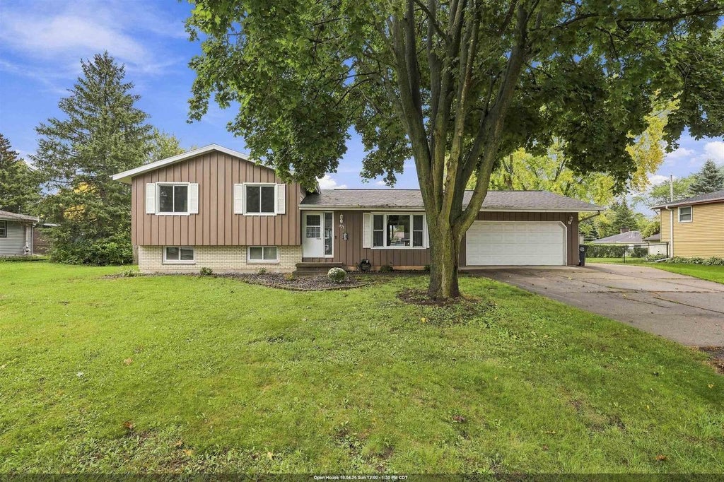 Photo of 821 Woodfield ROAD, Neenah, WI 54956 (MLS # 50333691)