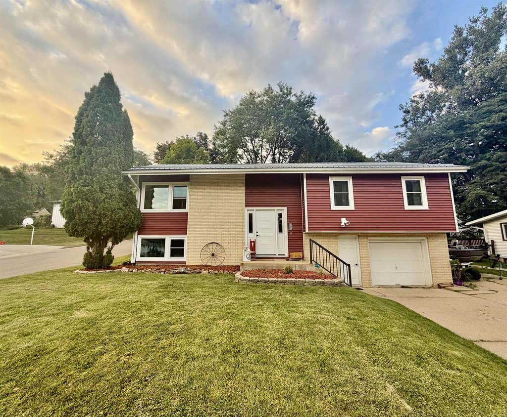 Photo of 790 Parkview DRIVE, Richland Center, WI 53581 (MLS # 2031378)