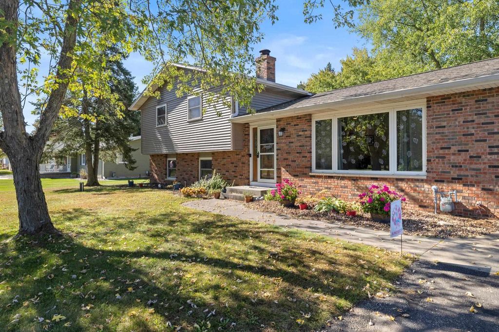 Photo of 1552 Agnes DRIVE, Stevens Point, WI 54482 (MLS # 22504863)