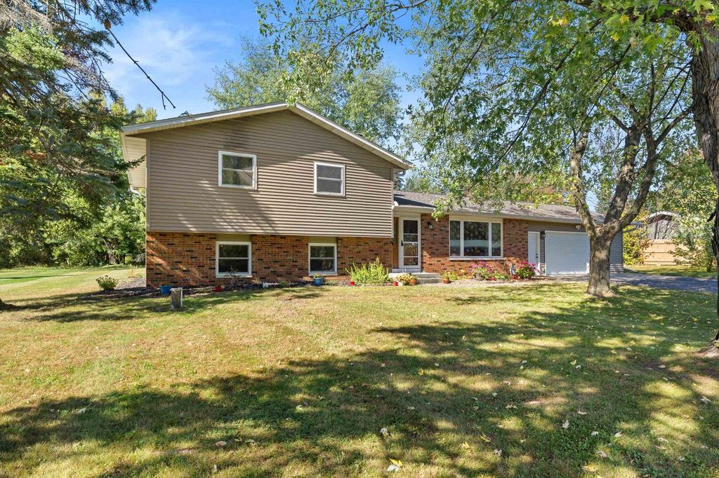 Photo of 1552 Agnes DRIVE, Stevens Point, WI 54482 (MLS # 22504863)