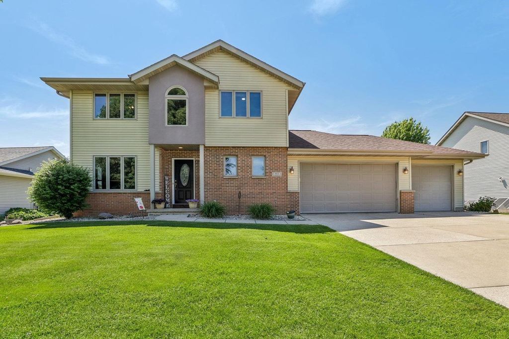Photo of 612 Greenfield DRIVE, Deforest, WI 53532 (MLS # 2023794)