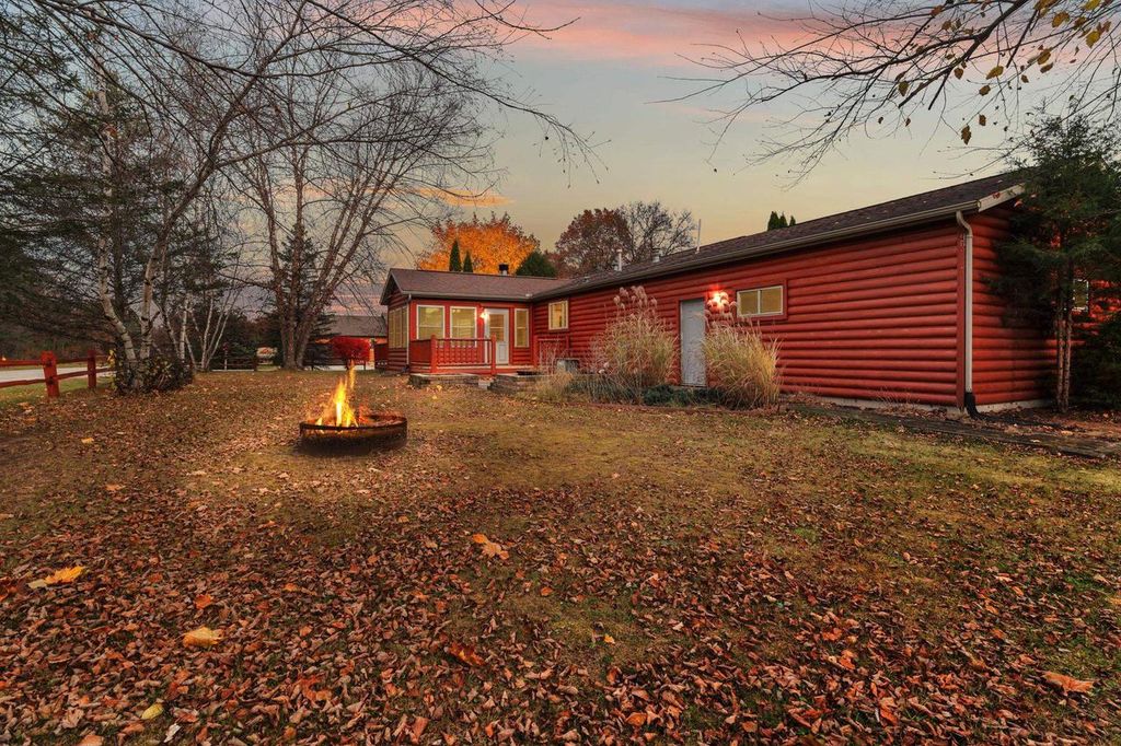 Photo of 173 Sunset CIRCLE, Wisconsin Dells, WI 53965 (MLS # 2012154)
