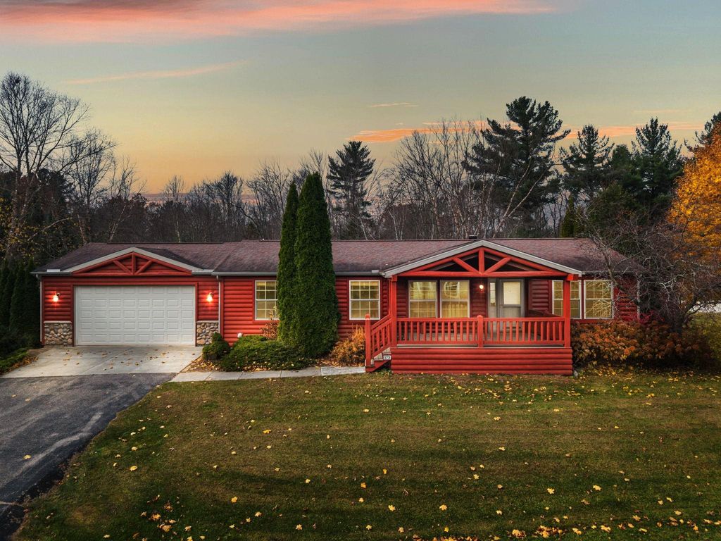 Photo of 173 Sunset CIRCLE, Wisconsin Dells, WI 53965 (MLS # 2012154)