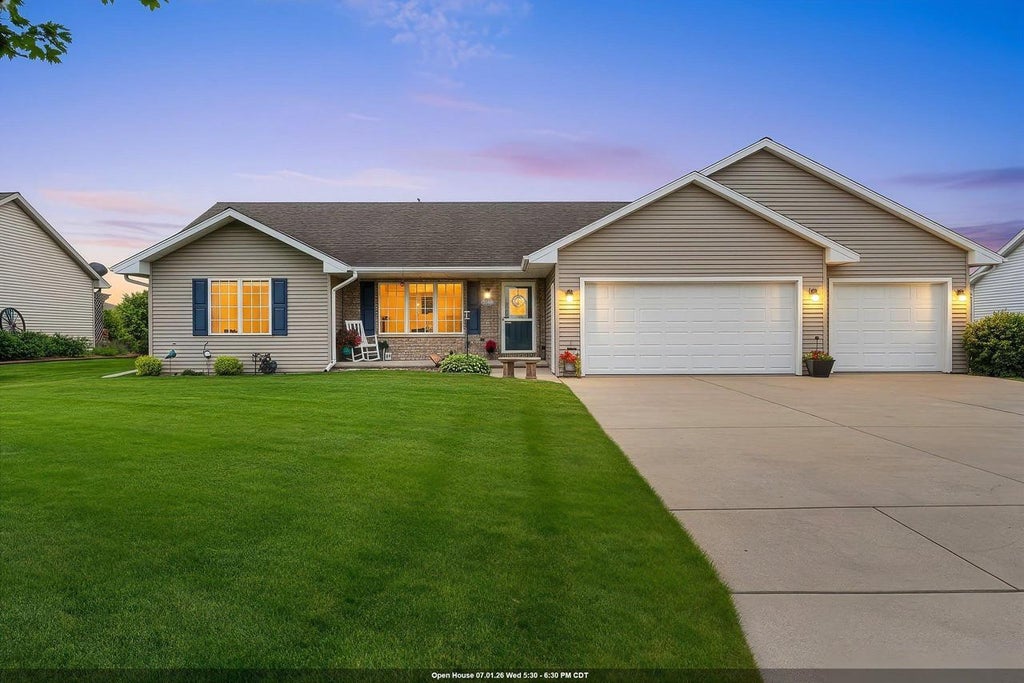 Photo of 3166 Egan LANE, Green Bay, WI 54311 (MLS # 50328262)