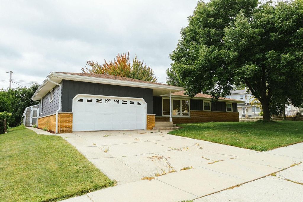 Photo of 2157 W Henry AVENUE, Milwaukee, WI 53221 (MLS # 1937983)