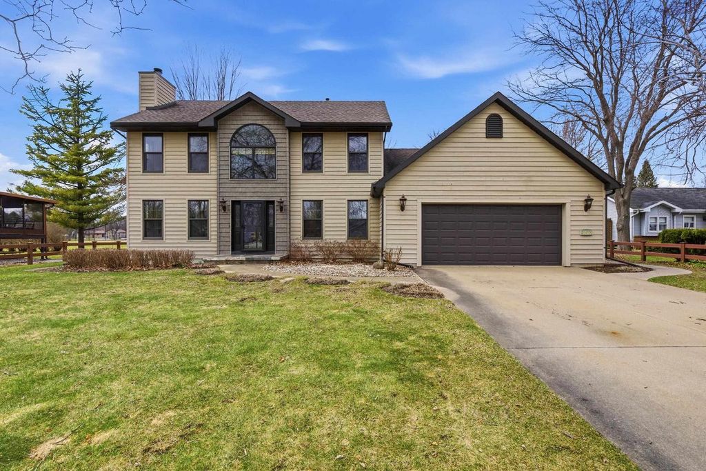 Photo of 2415 Parkside DRIVE, Oshkosh, WI 54901 (MLS # 50323317)