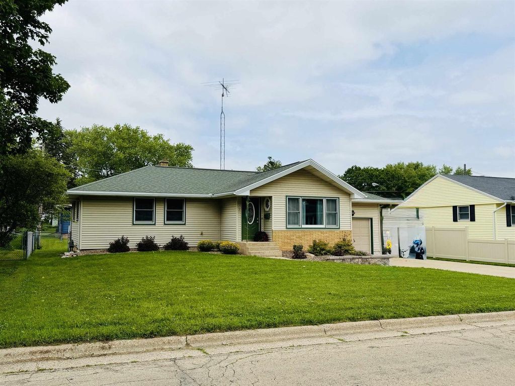 Photo of 917 26th STREET, Monroe, WI 53566 (MLS # 2025522)
