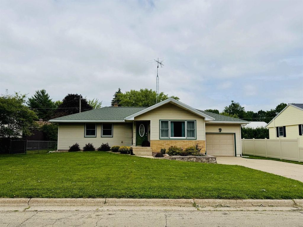 Photo of 917 26th STREET, Monroe, WI 53566 (MLS # 2025522)