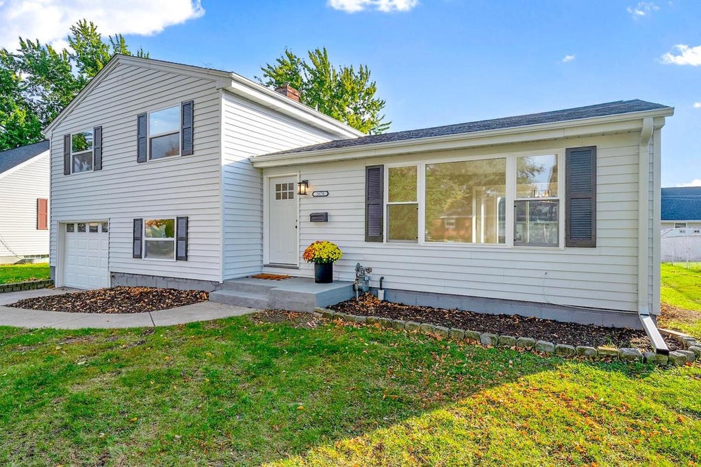 Photo of 1670 Debra LANE, Green Bay, WI 54302 (MLS # 50334776)
