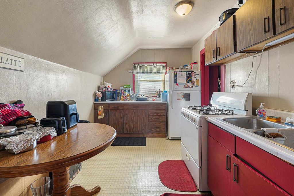 Photo of 937 N Sawyer STREET, Oshkosh, WI 54901 (MLS # 50321329)