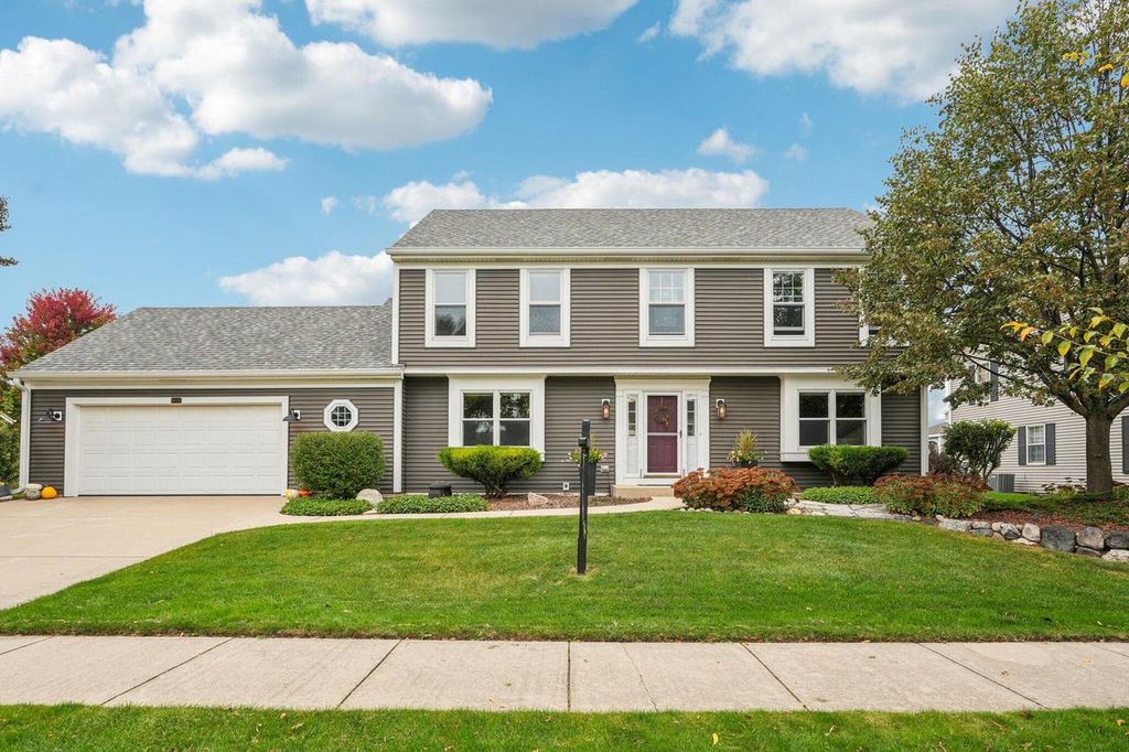 Photo of N105W6300 Brenton LANE, Cedarburg, WI 53012 (MLS # 1938781)